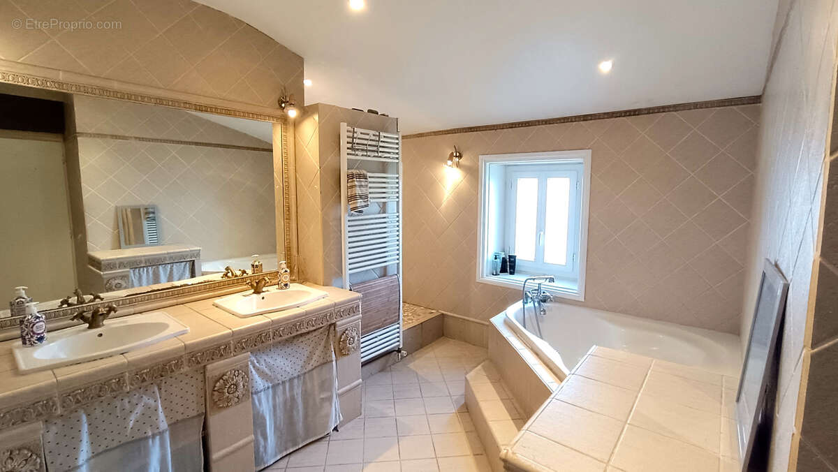 Maison à VILLARS-EN-PONS