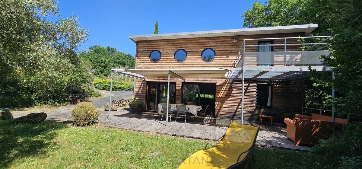 Maison d'architecte de 65m² situé à Vitrac, l'un des villages les plus prisés du Périgord Noir - photo 2