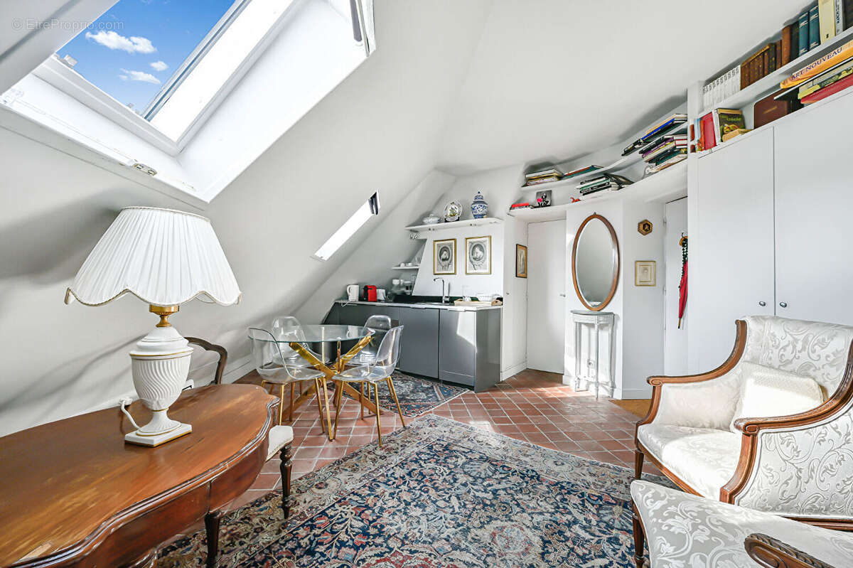 Appartement à PARIS-1E