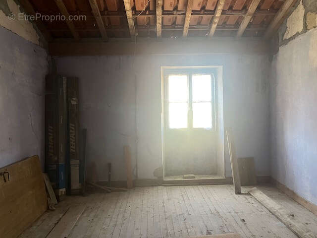 Ensemble immobilier à rénover avec fort potentiel   Centre-bourg - photo 8