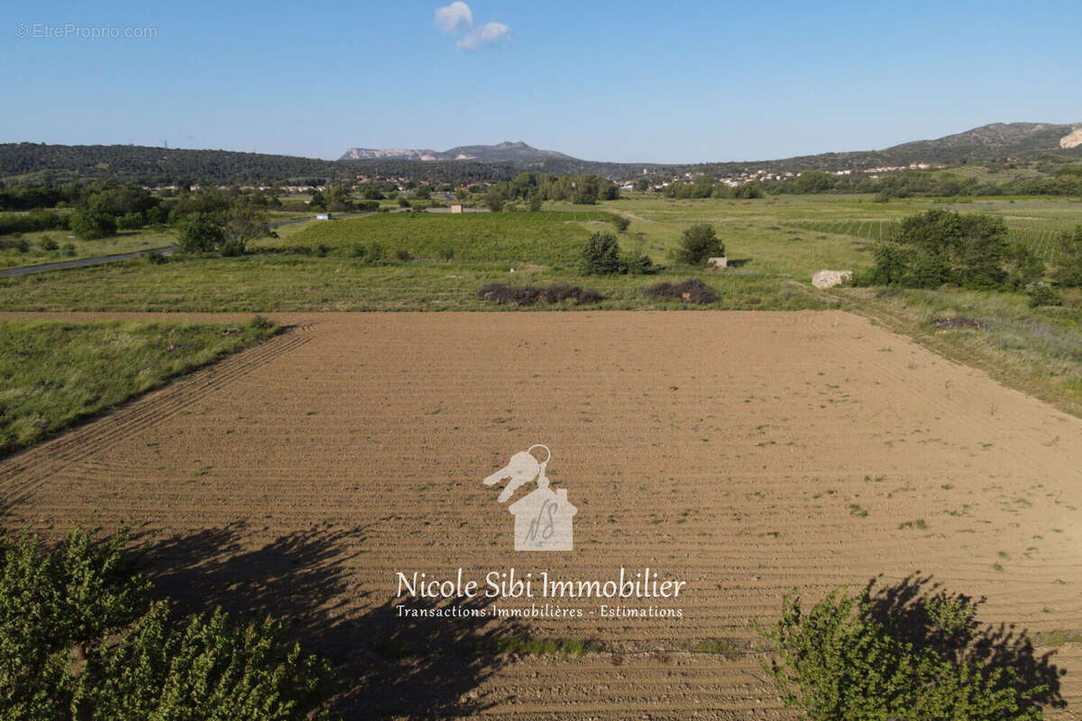 Terrain à ESTAGEL
