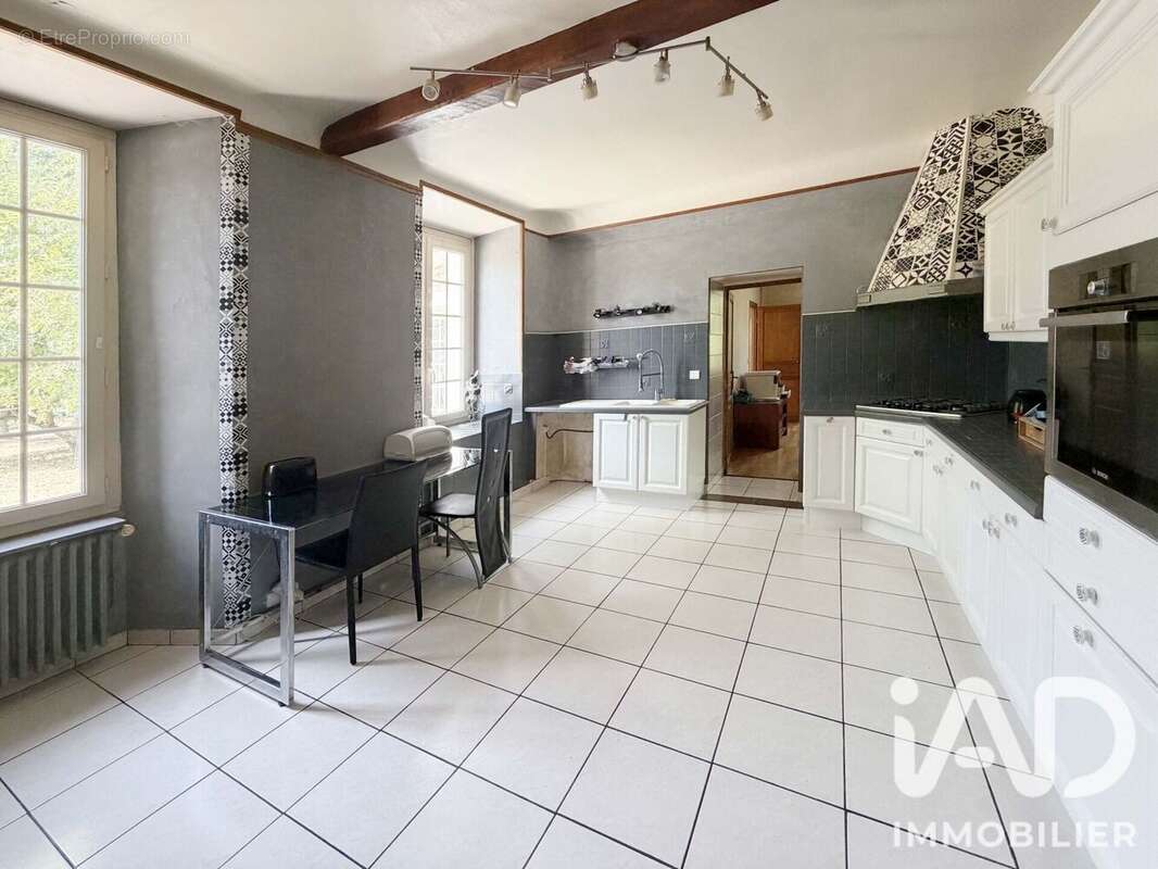 Maison 225 m² à Guignes  - photo 9