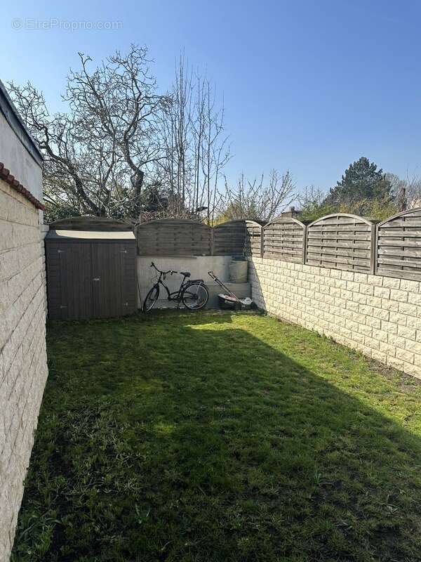 Maison à NEUVILLE-EN-FERRAIN