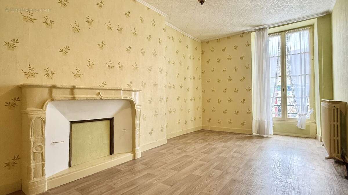 Maison à BONNETABLE