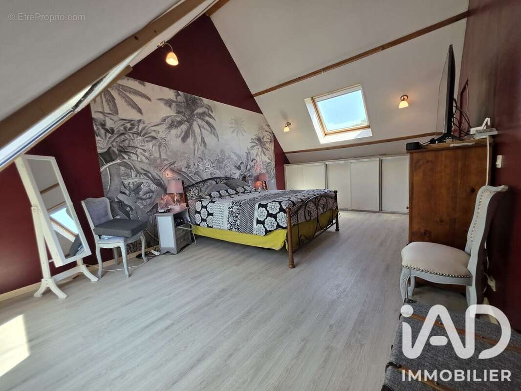 Maison 120 m² à Saint-Etienne-De-Chigny  - photo 9