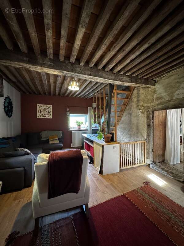 Maison à EGLISENEUVE-PRES-BILLOM