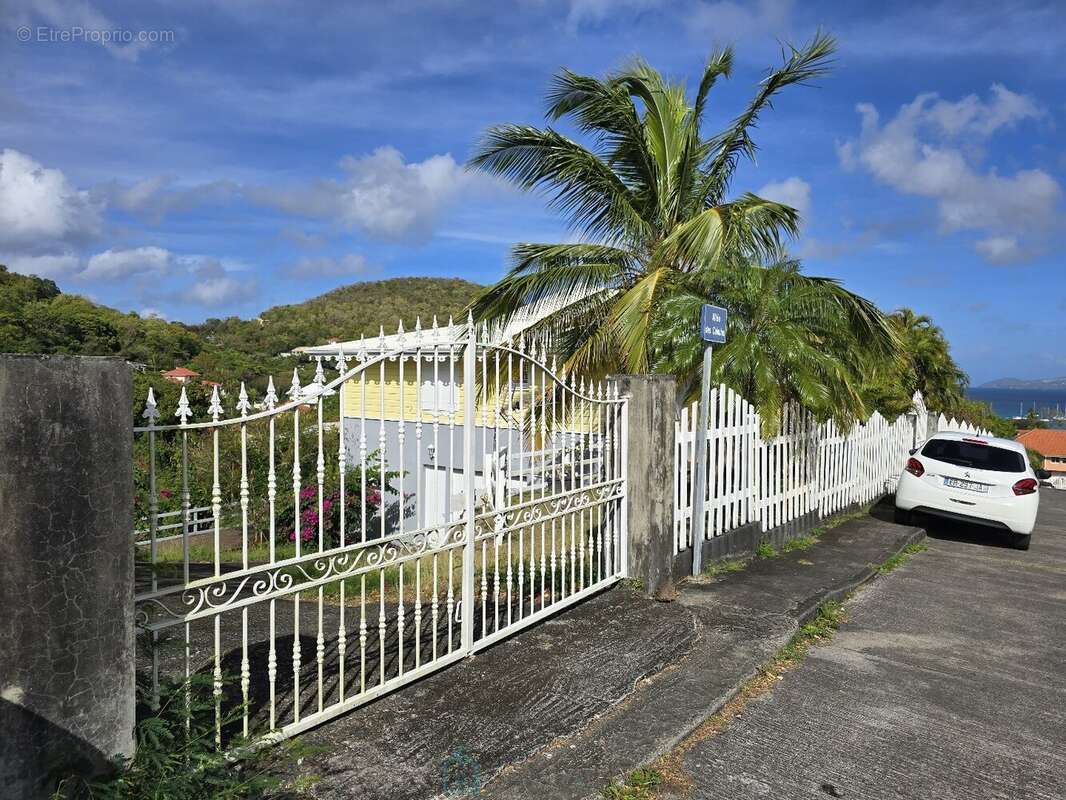 Maison à LES TROIS-ILETS