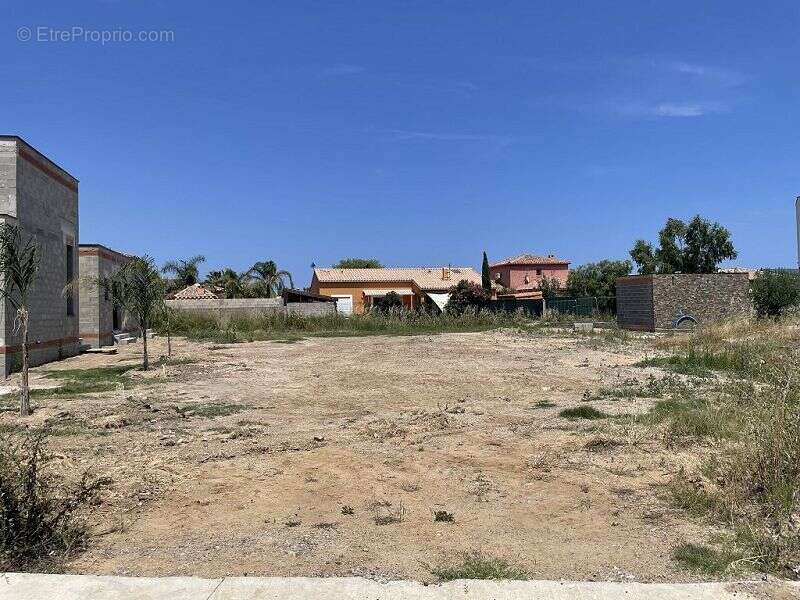 Terrain à SAINT-CYPRIEN