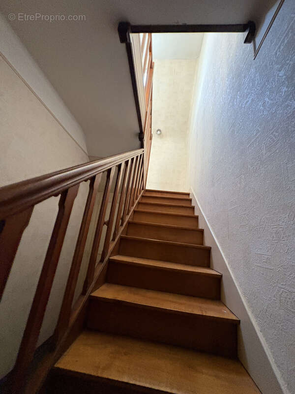 Maison à AMBRIERES-LES-VALLEES