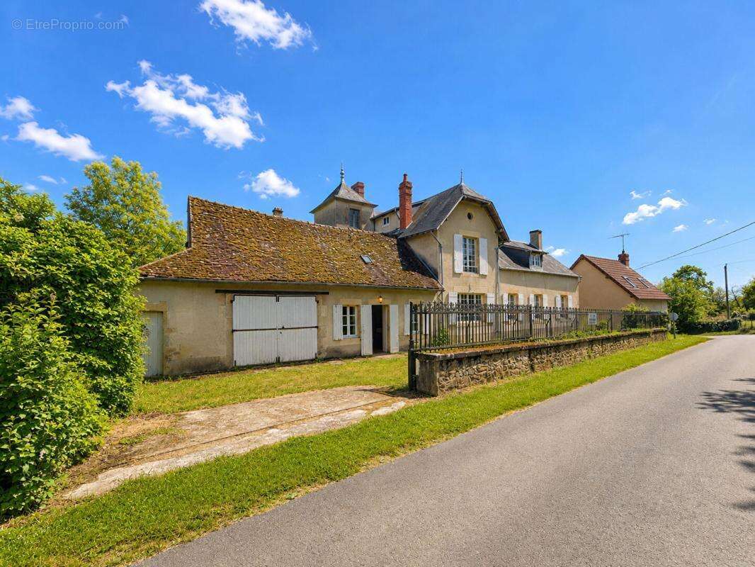 Maison bourgeoise à Crux la Ville - photo 2