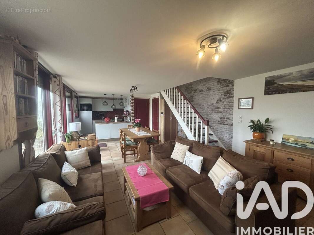Maison 88 m² à Viglain  - photo 4