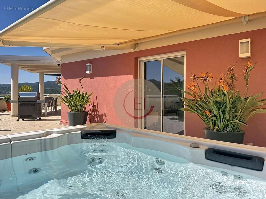 Appartement à MANDELIEU-LA-NAPOULE