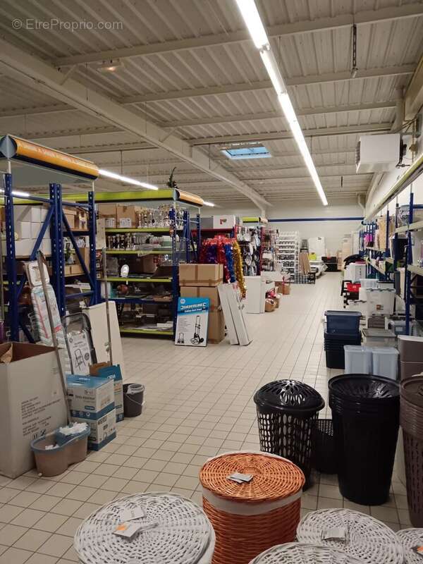 Commerce à NUEIL-LES-AUBIERS