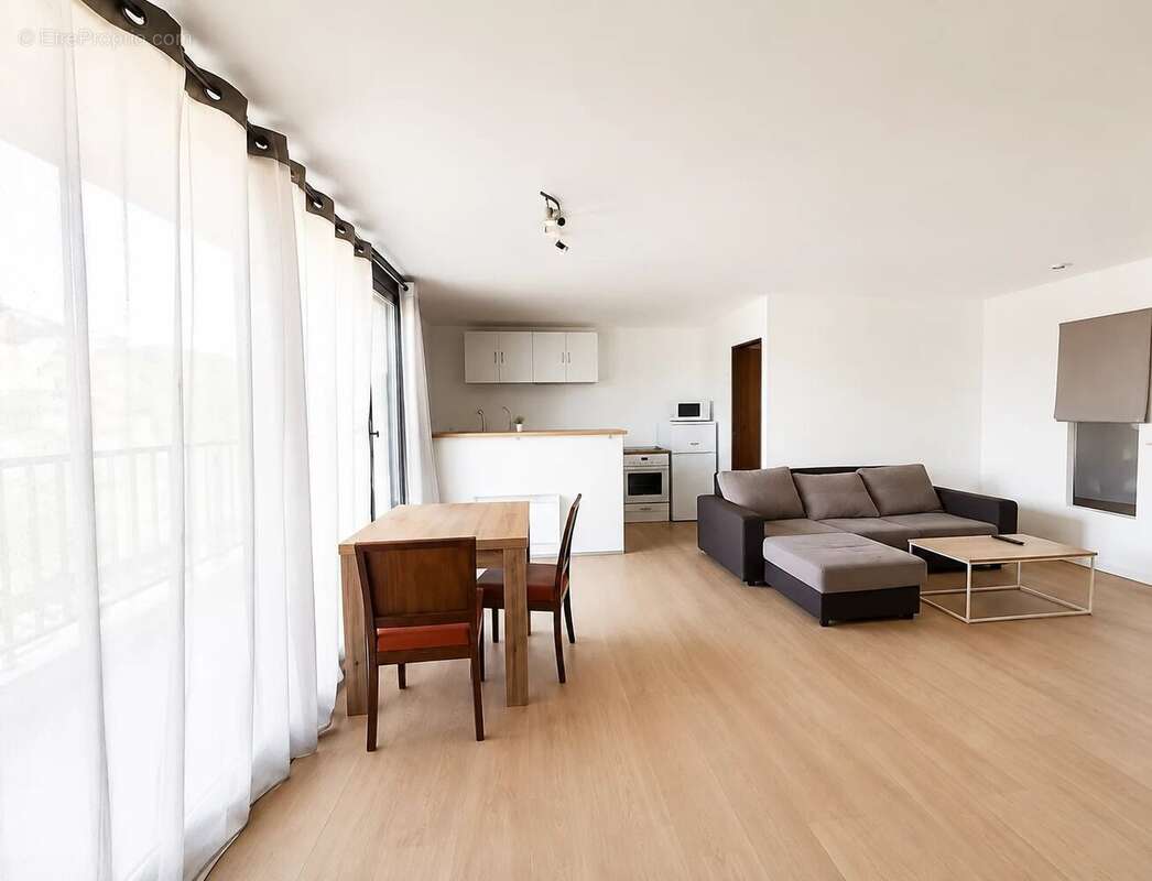 T4 de 73 m² à Tourcoing – Balcon, parking sécurisé - photo 2