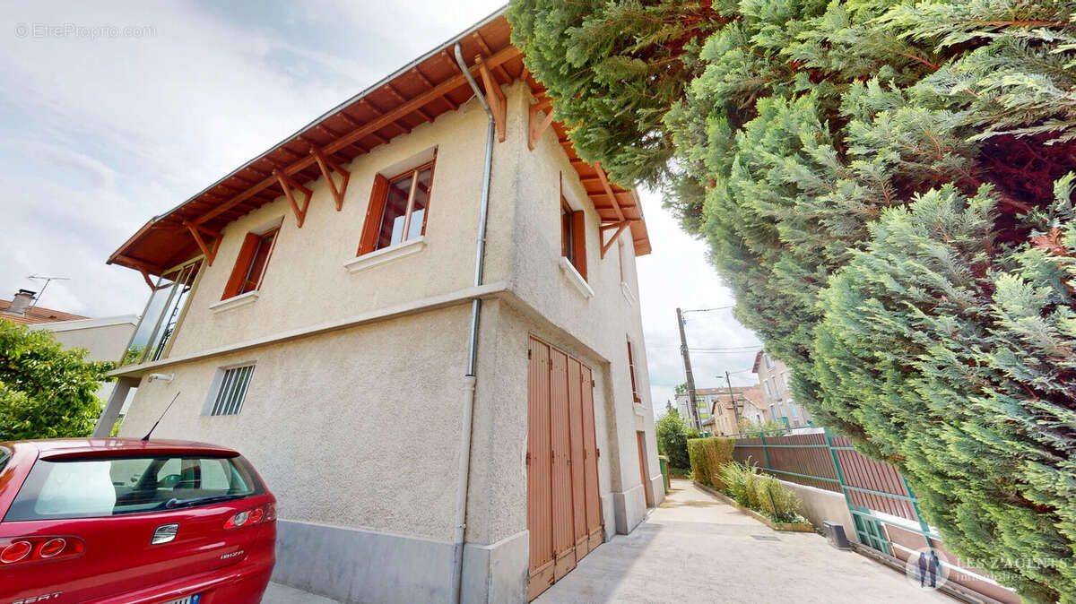 Maison à SAINT-MARTIN-D'HERES