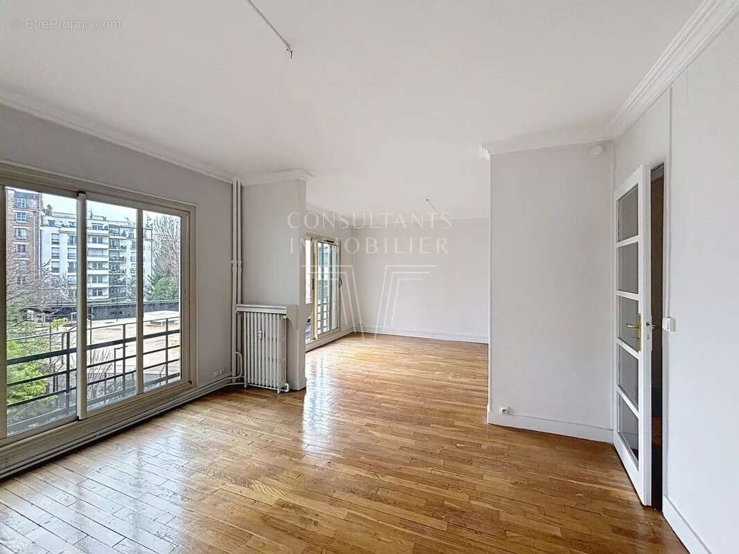 Appartement à NEUILLY-SUR-SEINE