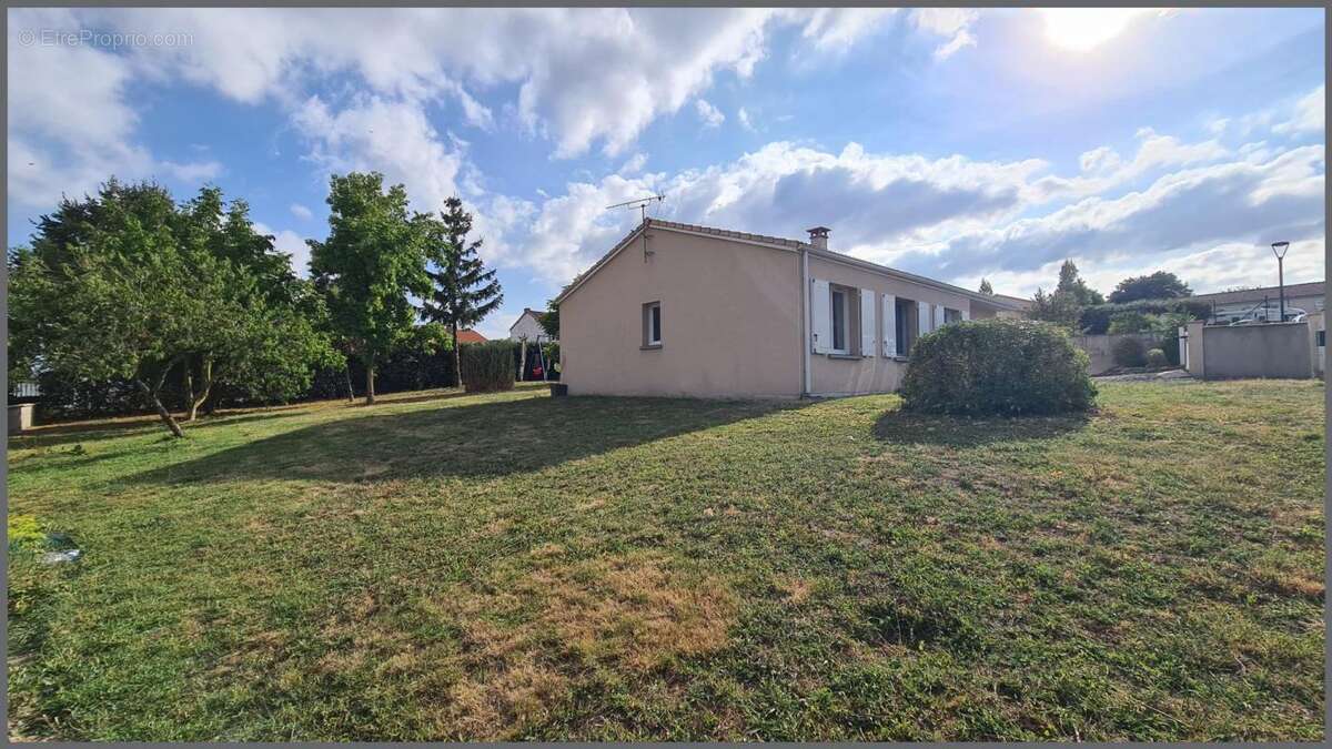 Maison à FAYE-L'ABBESSE