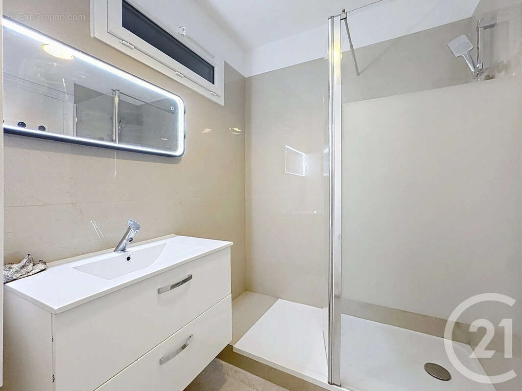 Appartement à SAINT-MAUR-DES-FOSSES