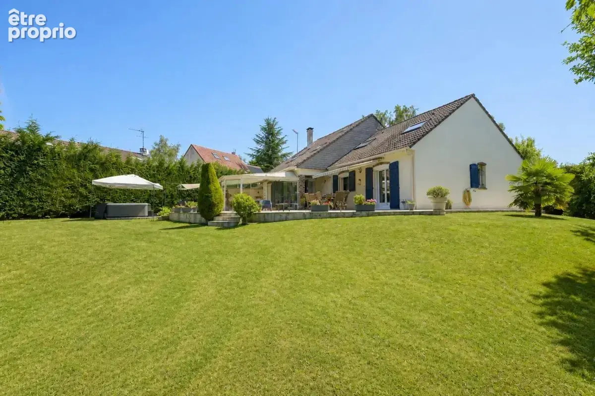 77150 - lesigny - maison familiale 8 pieces - piscine - 265 m² - photo 1