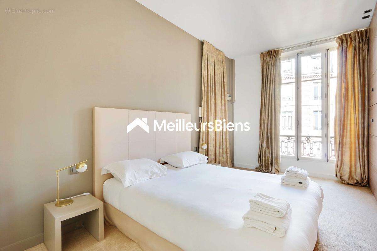 Appartement à PARIS-8E
