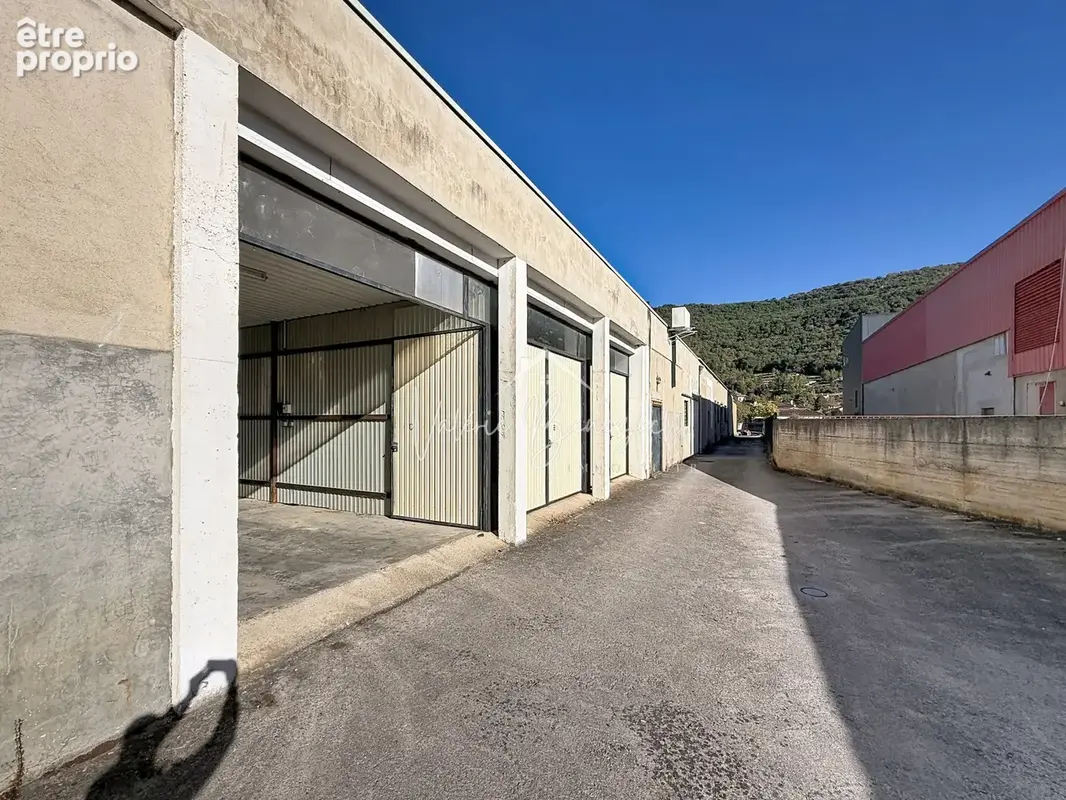 Garage 33,80 m2 et voies desserte en zone artisanale à St-Affrique - photo 6