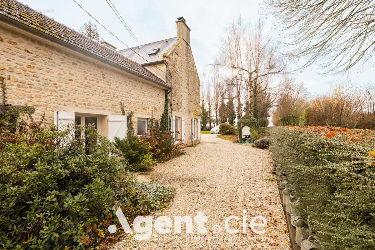 Maison à FONTENAY-LE-PESNEL