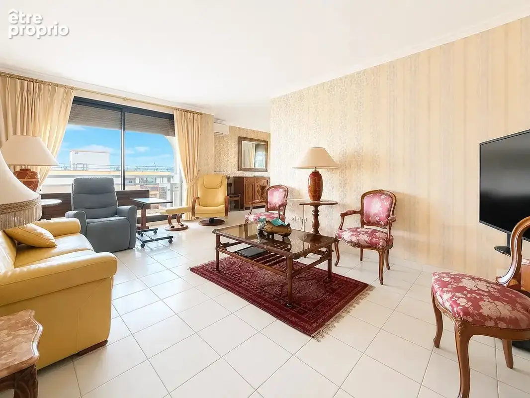 Appartement à SAINT-LAURENT-DU-VAR