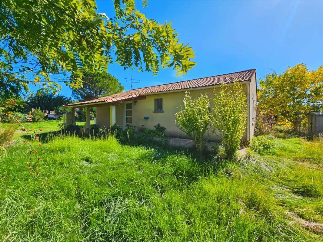 À Vendre à St Hippolyte de Montaigu - Maison de plain pied de 89m² sur 1200m² de terrain - photo 11