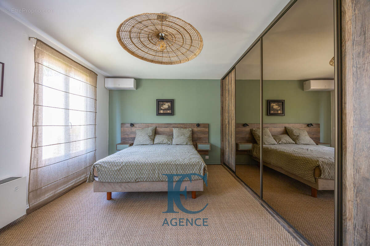 Maison de 140 m2 avec piscine à deux pas d'Ollioules et de Sanary - photo 5