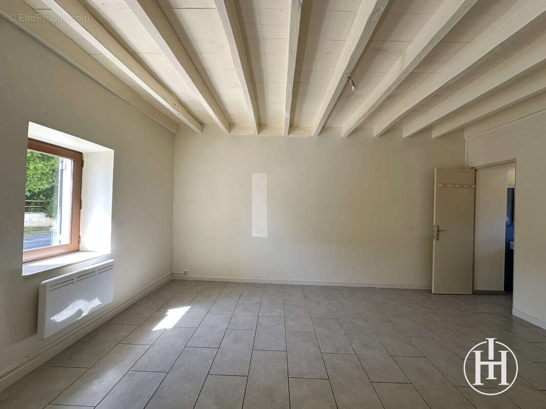 Maison à BESSAIS-LE-FROMENTAL