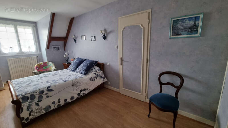 Maison à SAINT-PANTALEON-DE-LARCHE