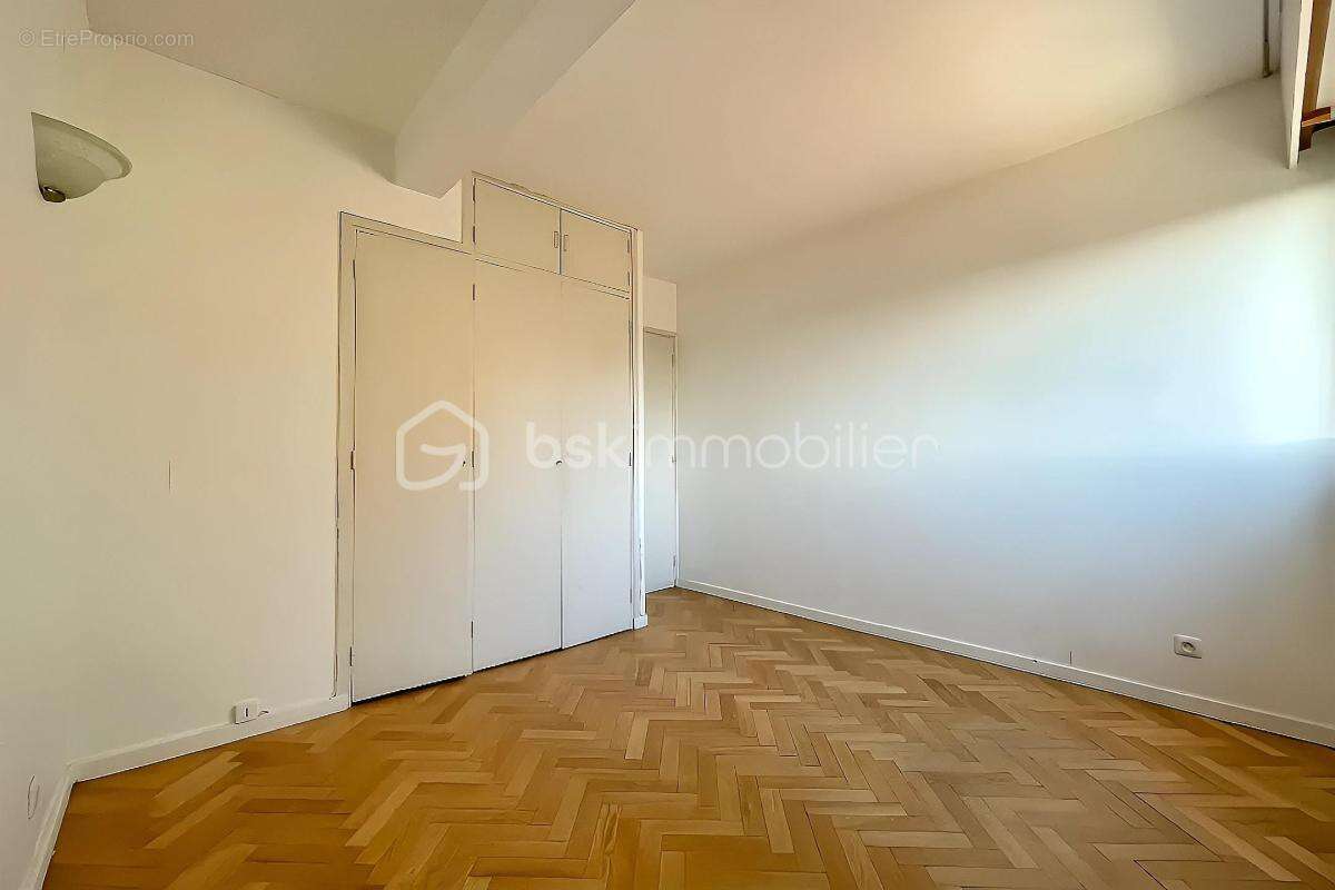 Appartement 5 pièces aux Amidonniers dans une résidence sécurisée de standing - photo 8
