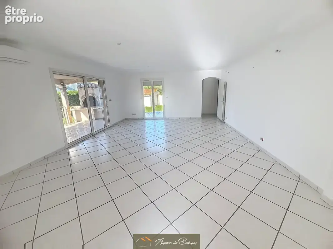 Secteur residentiel - villa 4 faces  99.65 m2 hbts av studio 44.81 independant sur 933 m2 de terrain  - - photo 11