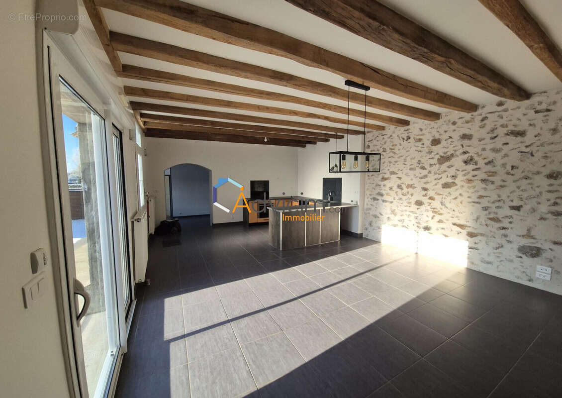 Maison à CINQ-MARS-LA-PILE