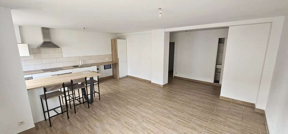 Appartement à SOLLIES-PONT