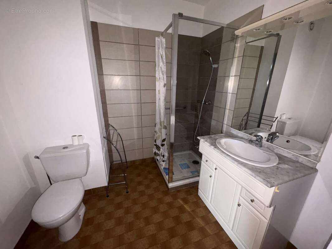 Appartement 36 m² à Aubenas  - photo 7