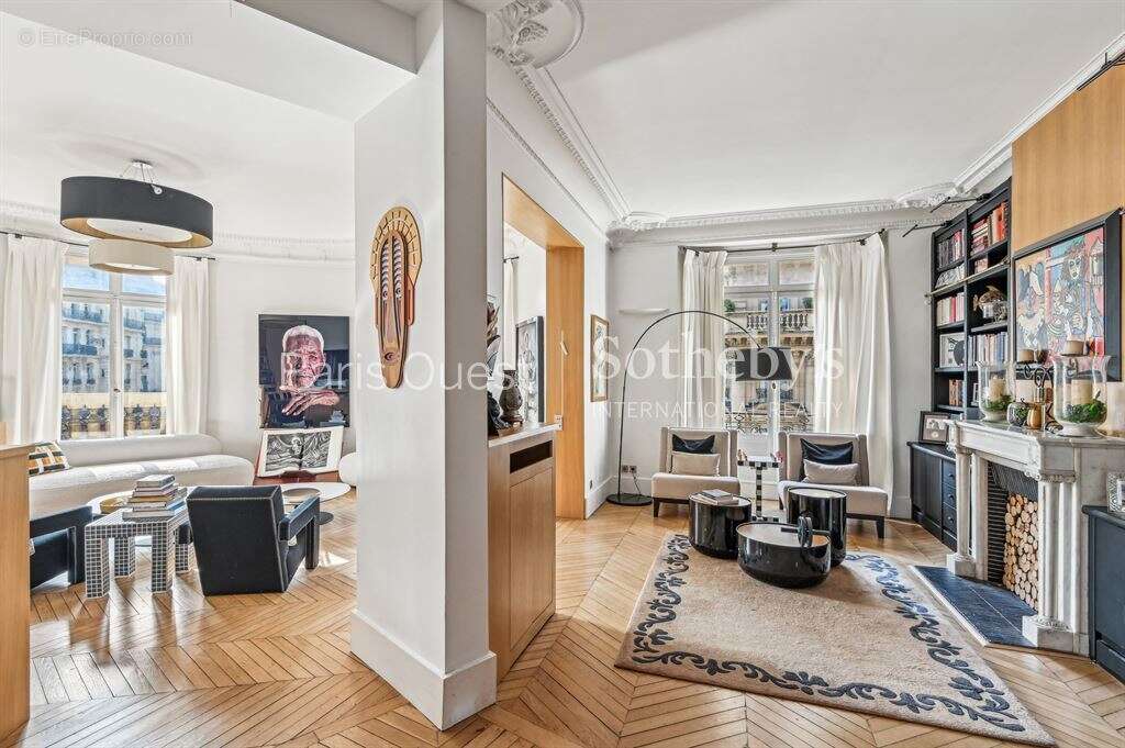 Appartement à PARIS-17E