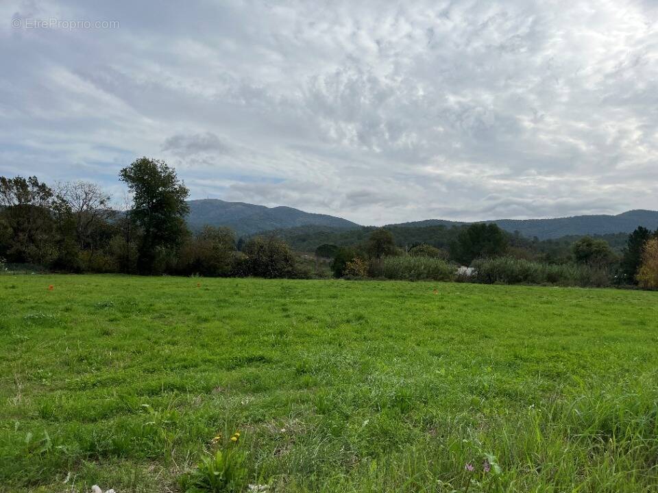 Photo Terrain à Pierrefeu-Du-Var au prix de 177 000€