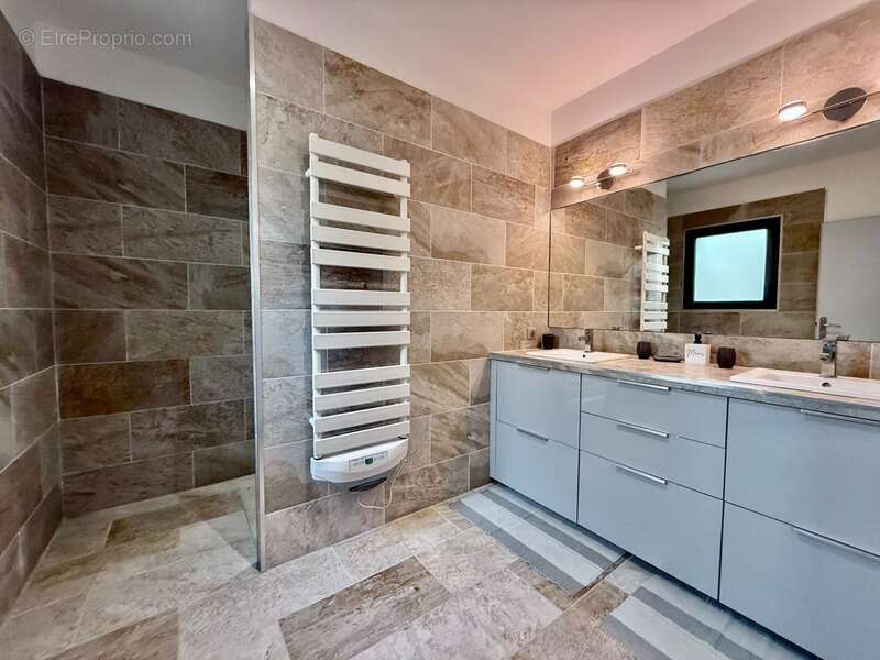 Maison à L'ISLE-SUR-LA-SORGUE