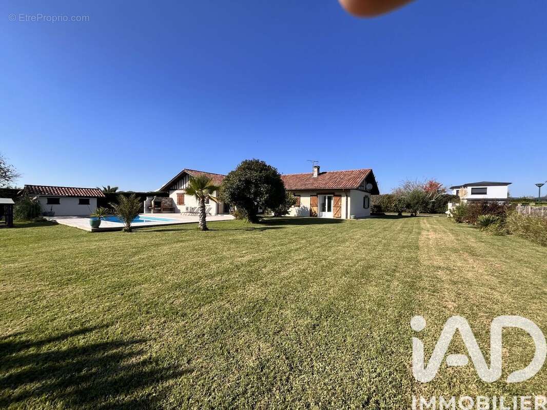 Photo 2 - Maison à SAUBRIGUES