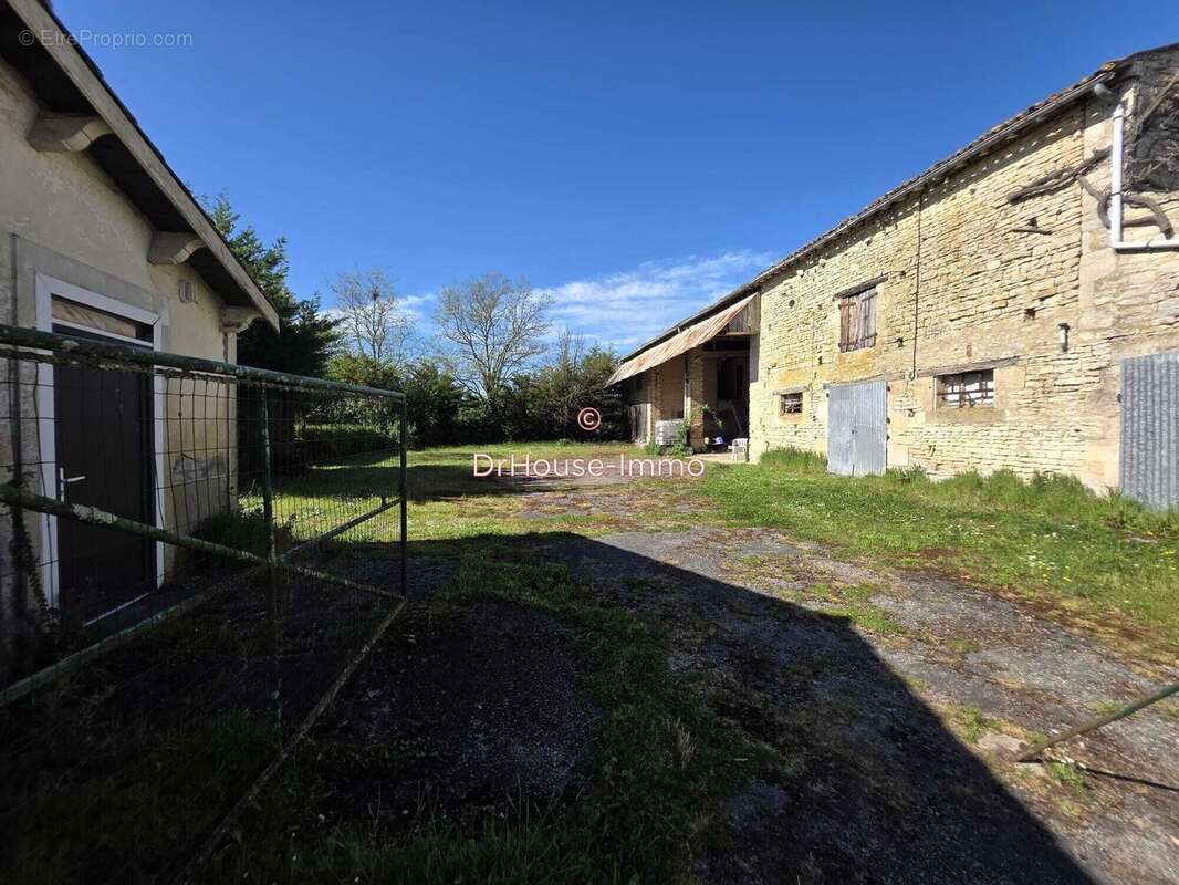 Maison à LA GREVE-SUR-MIGNON