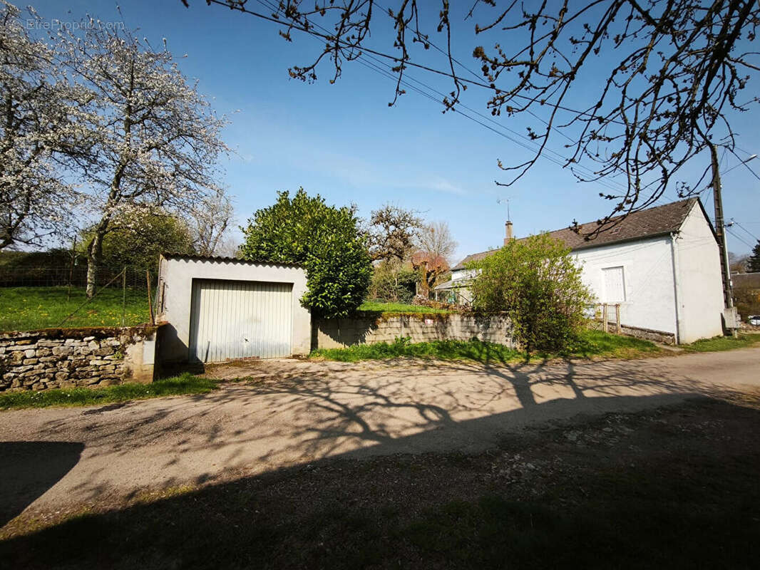 Maison à BILLY-CHEVANNES