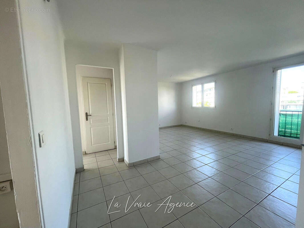 Appartement à MARSEILLE-4E