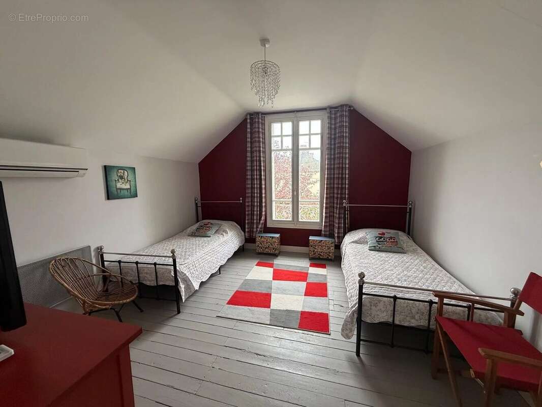 Maison à MAILHAC-SUR-BENAIZE