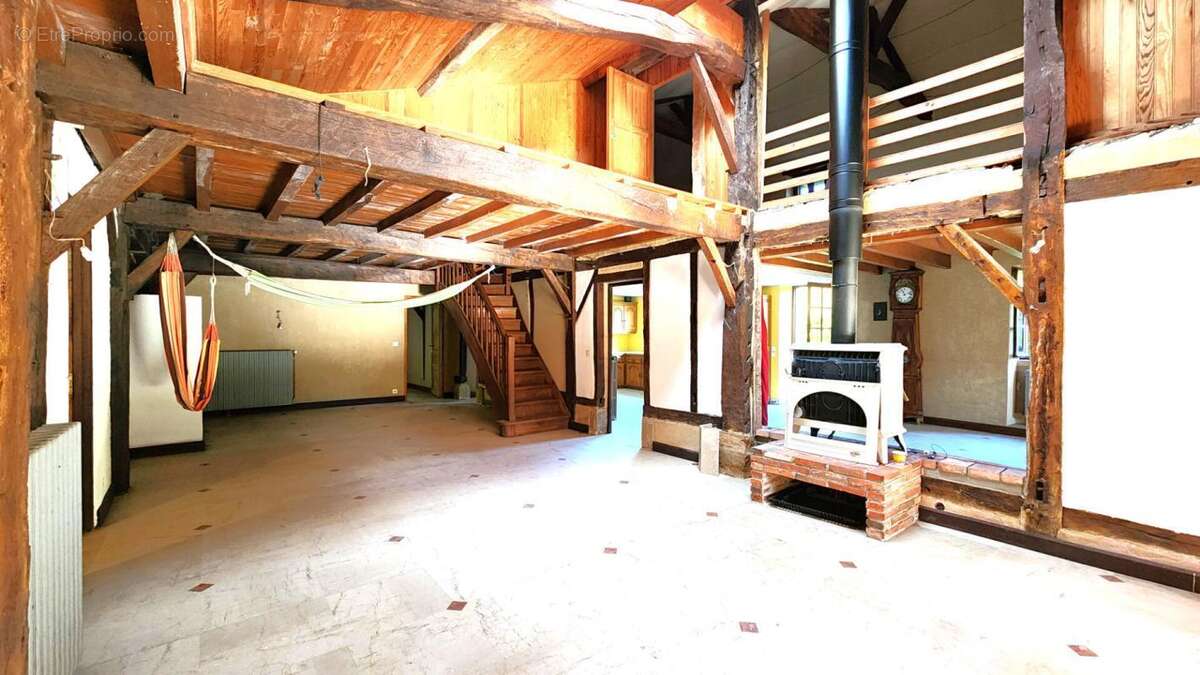 Maison en Pierre 280m² - Terrain 20 317 m² - Dépendances - PISCINE - photo 9