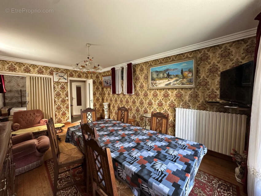 Maison à SAINT-GERVAIS-D'AUVERGNE