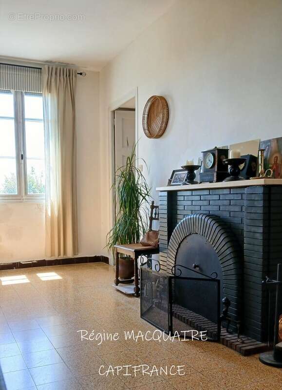 À vendre : Maison mitoyenne de 4 pièces,143 m2 env., 3 chambres sur un terrain de 1500 m2 avec panorama exceptionnel sur la camp - photo 6