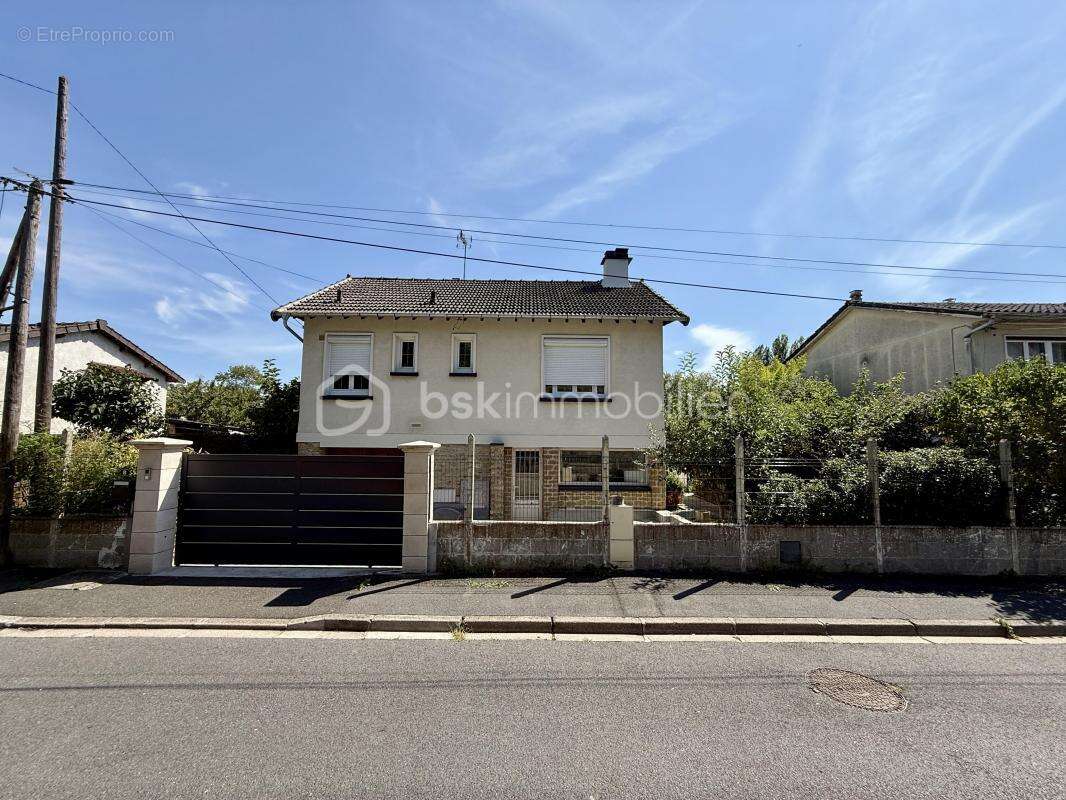 Maison à SOISY-SUR-SEINE