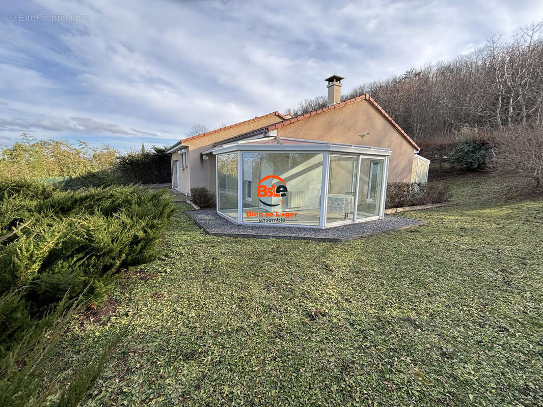 VENTE MAISON PLAIN PIED 2 CHAMBRES TERRAIN AGENCE BSLE BIEN SE LOGER ENSEMBLE COURNON - Maison à COURNON-D'AUVERGNE