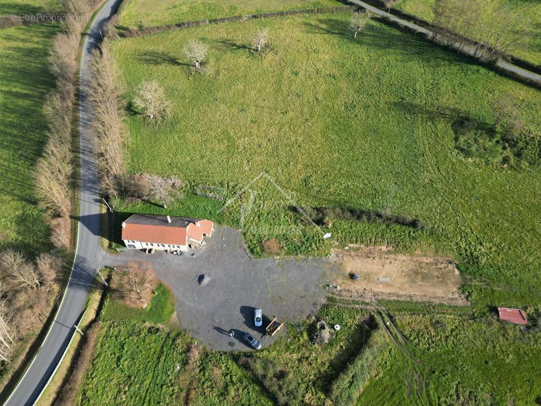 Maison à NEUILLY-LE-REAL